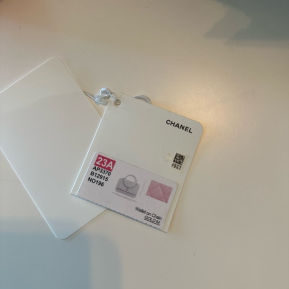 RARE* Barely worn Pink Chanel Bag with gold hardware and handle - Picture 10 of 10